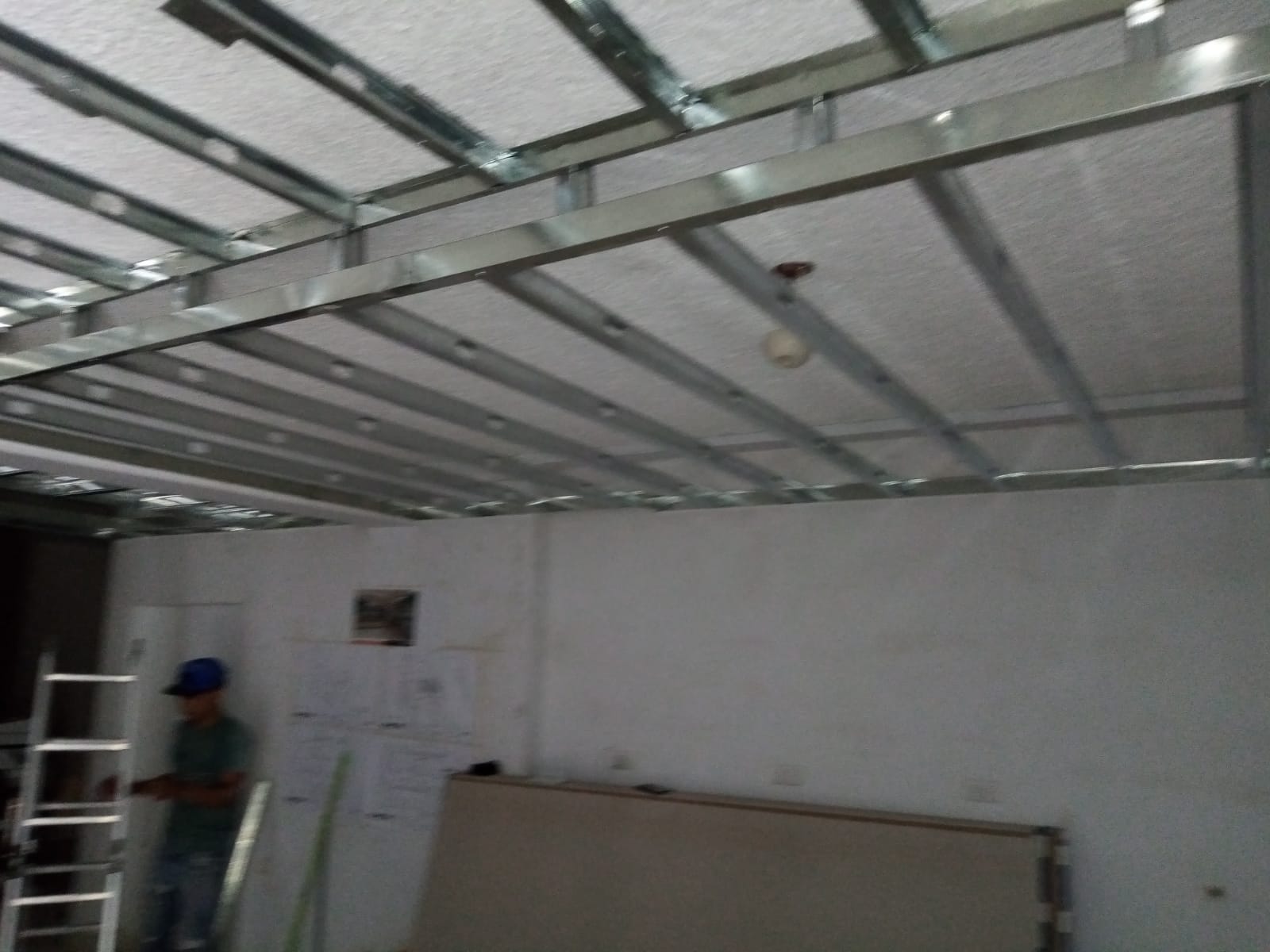 CONSTRUCCIÓN E INSTALACIÓN DE TIENDAS PARA NUEVAS MARCAS - Imagen 11