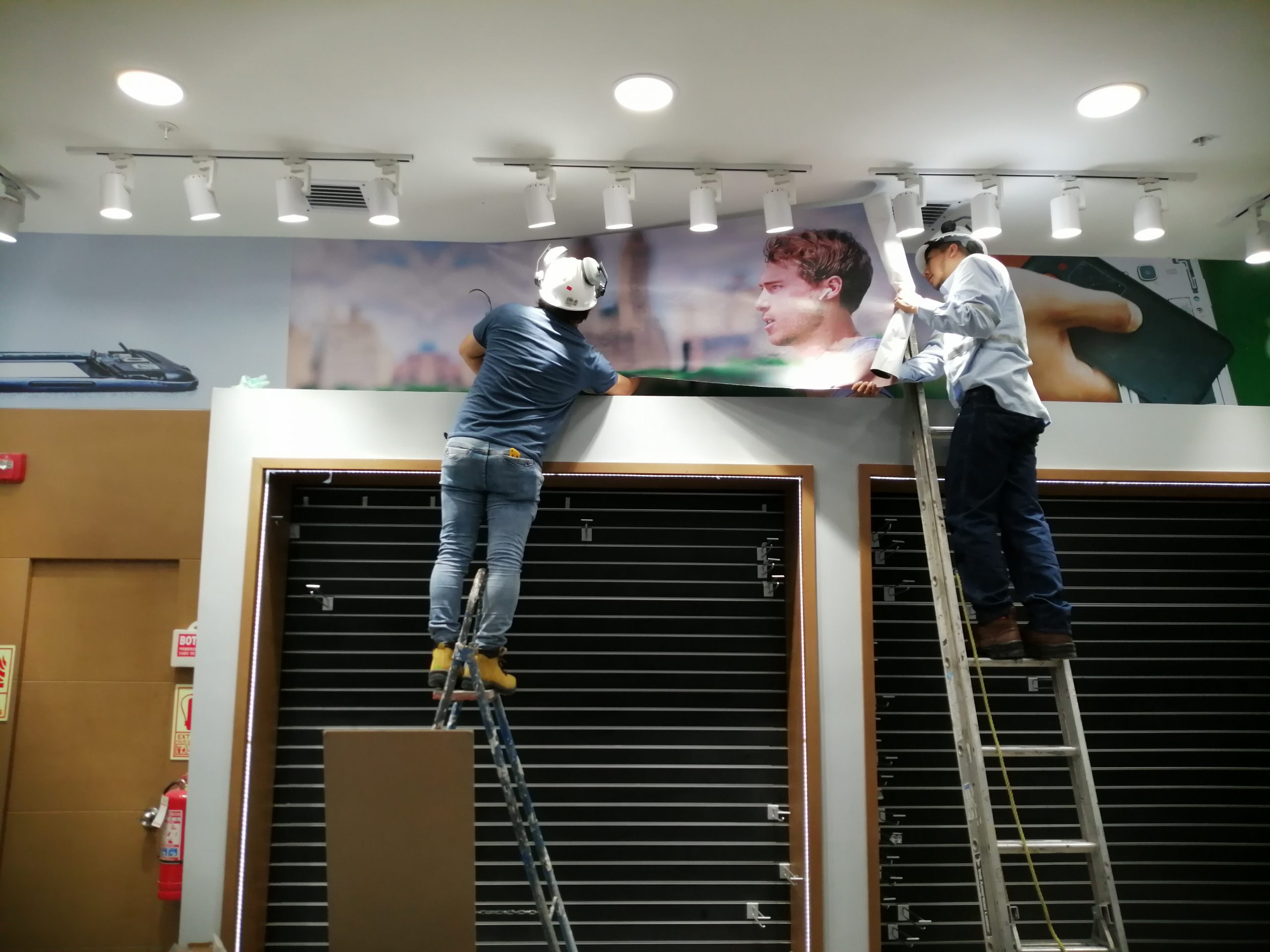 DISEÑO Y CONSTRUCCIÓN DE TIENDAS EN CENTROS COMERCIALES